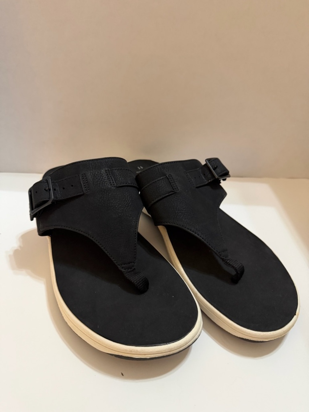 Time and Tru Casual Black Thong Sandals with Cream Sole Accent size 11